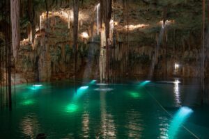 Bucear en cenotes de Riviera Maya: luz, haloclinas y cavernas