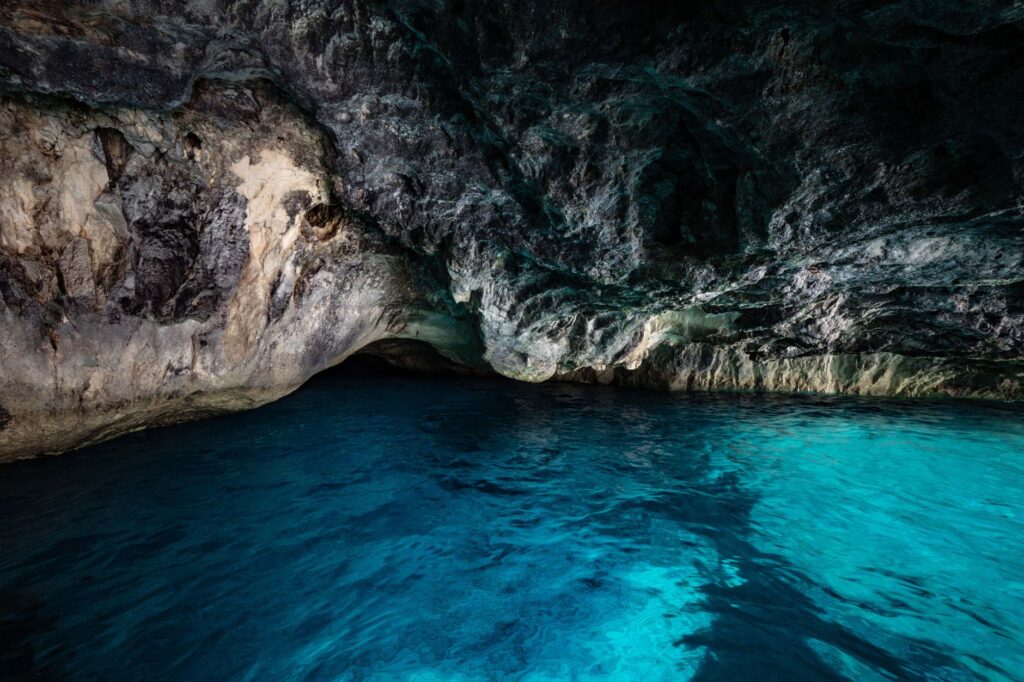 Bucear en Bucear en Menorca: reserva del norte, cuevas y agua clara