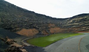 Buceo en Lanzarote: arrecifes volcánicos y agua cristalina
