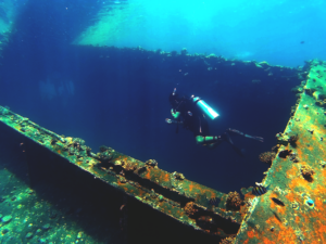 Buceo en pecios: formación, equipo y los mejores naufragios de España