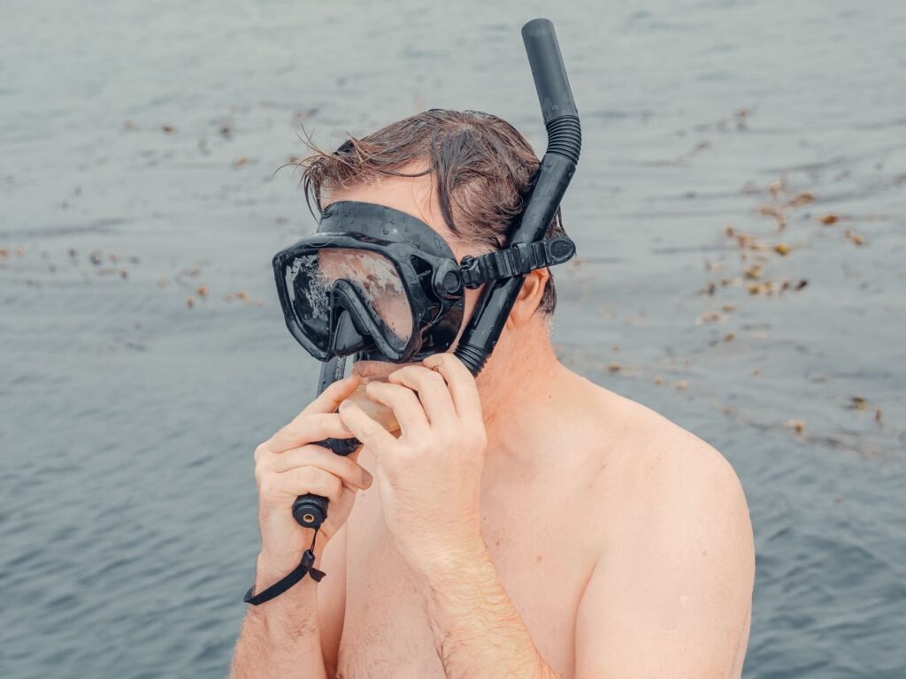 Cuchillo de buceo: para qué sirve, cómo elegirlo y dónde llevarlo