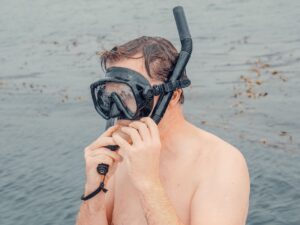 Cuchillo de buceo: para qué sirve, cómo elegirlo y dónde llevarlo