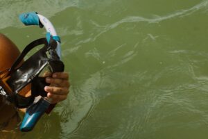Guantes y escarpines de buceo: cómo elegirlos según el agua