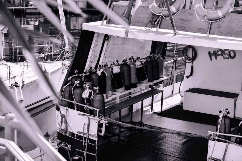Instrumentos de buceo y consolas: manómetro, profundímetro y brújula integrada