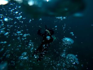 Tipos de ascensos en buceo: técnica, seguridad y cuándo usar cada uno
