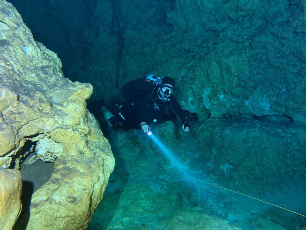 Buceo en cuevas: tipos, riesgos y por qué no es para todo el mundo
